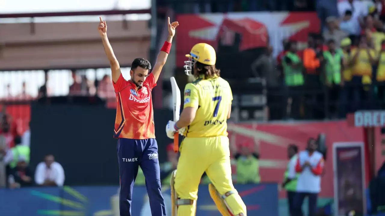 Harshal Patel and MS Dhoni