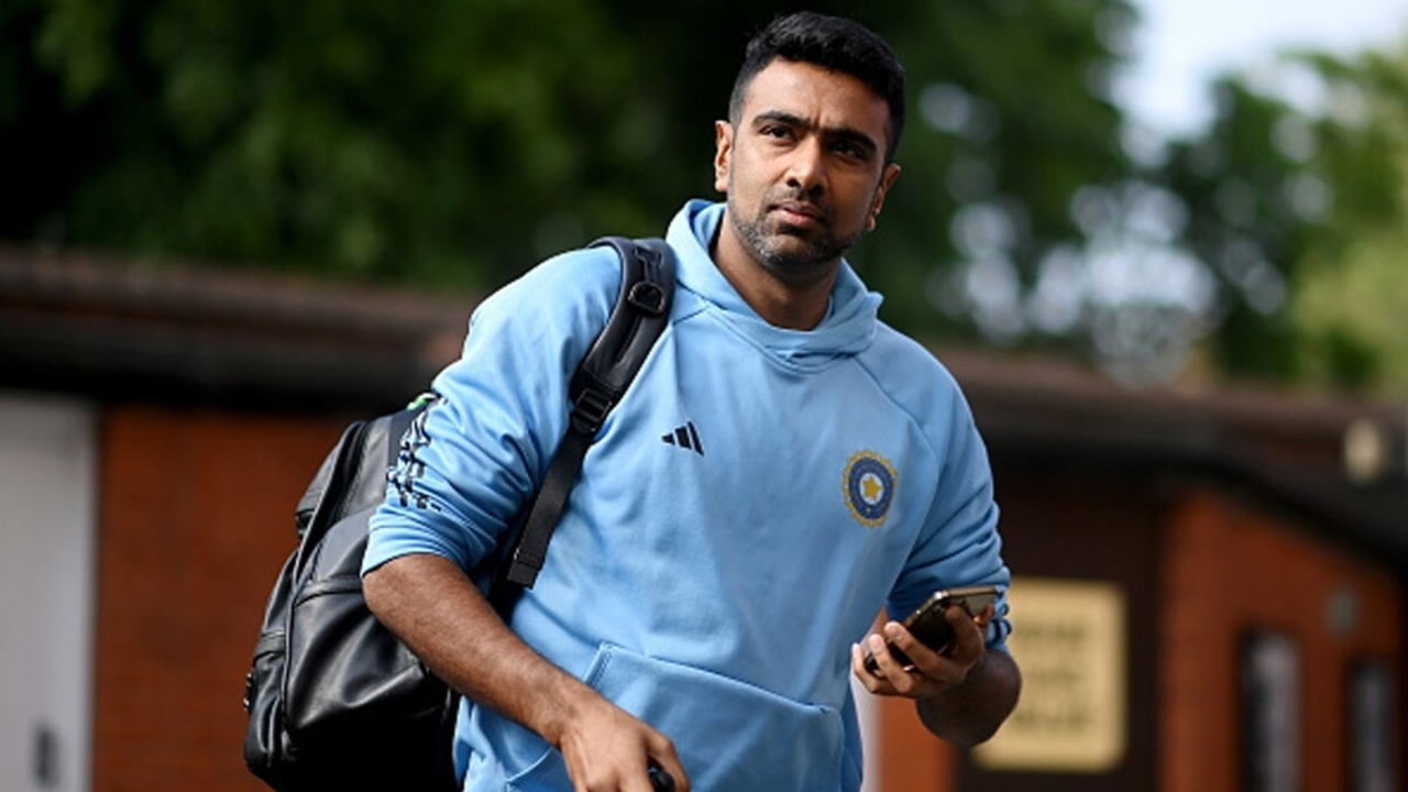 Ravichandran Ashwin-MS Dhoni
