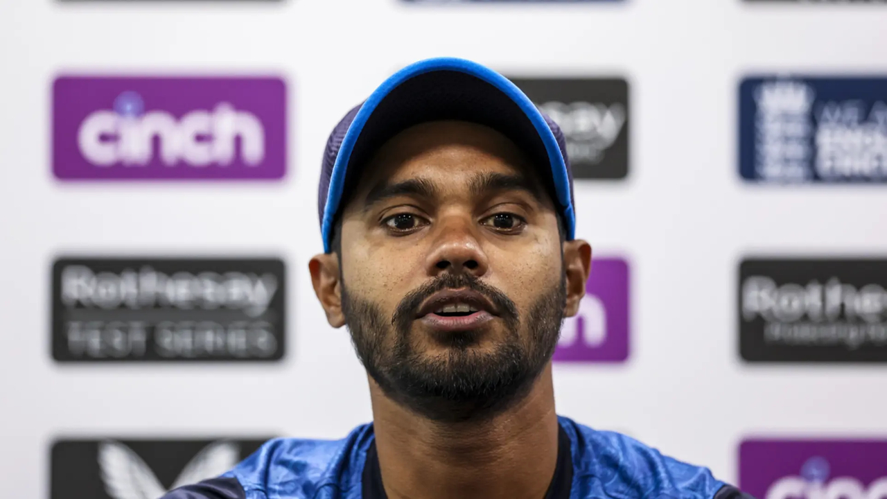 Dhananjaya de Silva of Sri Lanka