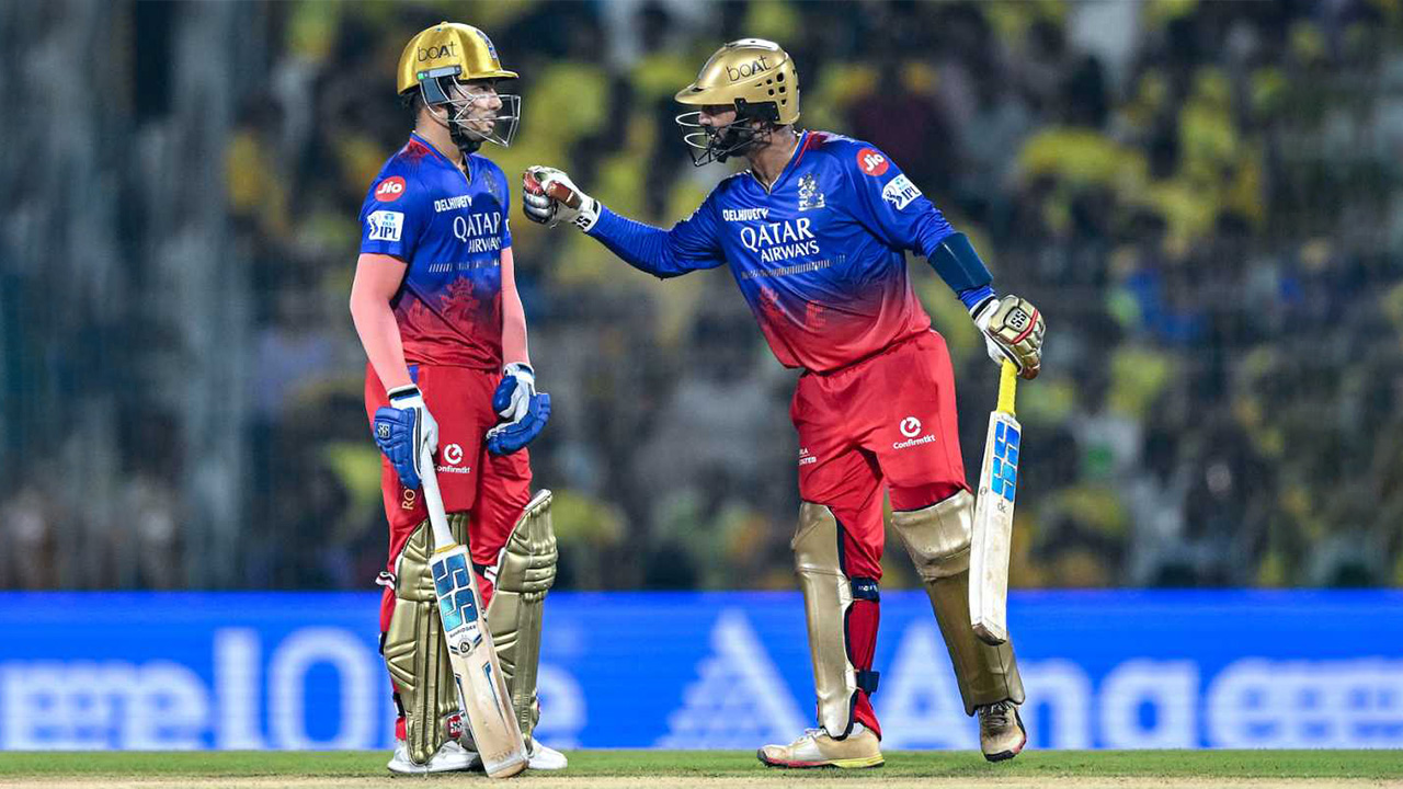 Anuj Rawat And Dinesh Karthik Put On 95 Off 50 For The Sixth Wicket