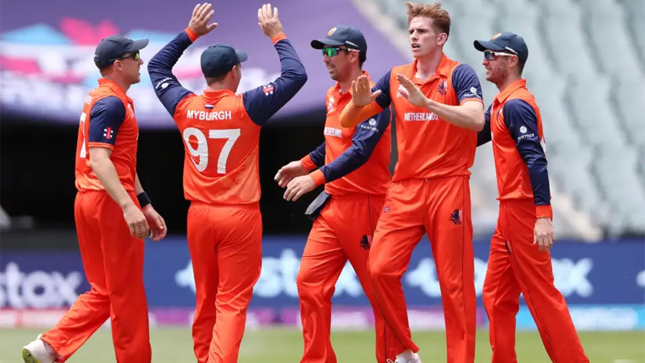 Fred Klaasen Celebrates With Team Mates The Wicket Of Quinton De Kock