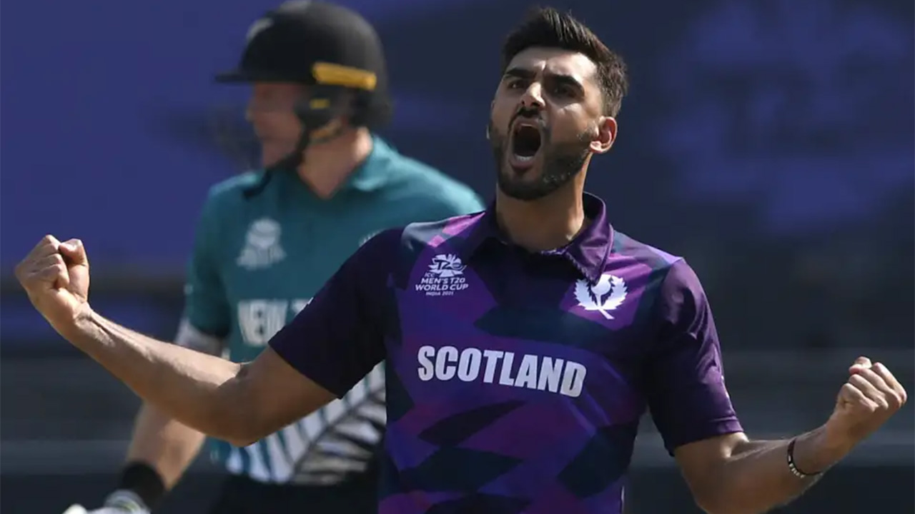 Safyaan Sharif Roars After Getting The Wicket Of Daryl Mitchell