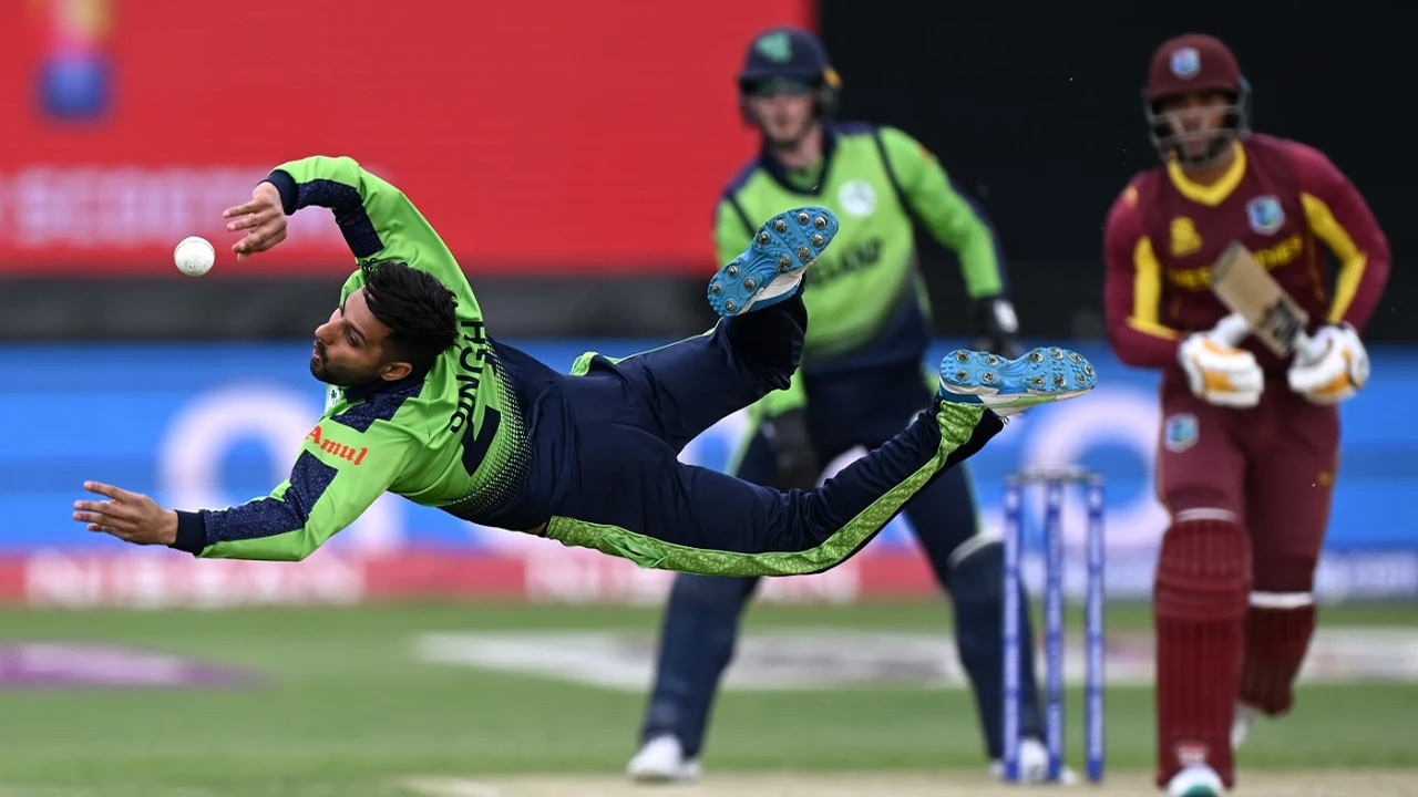 Simi Singh Hurt Himself Trying To Take An Acrobatic Catch