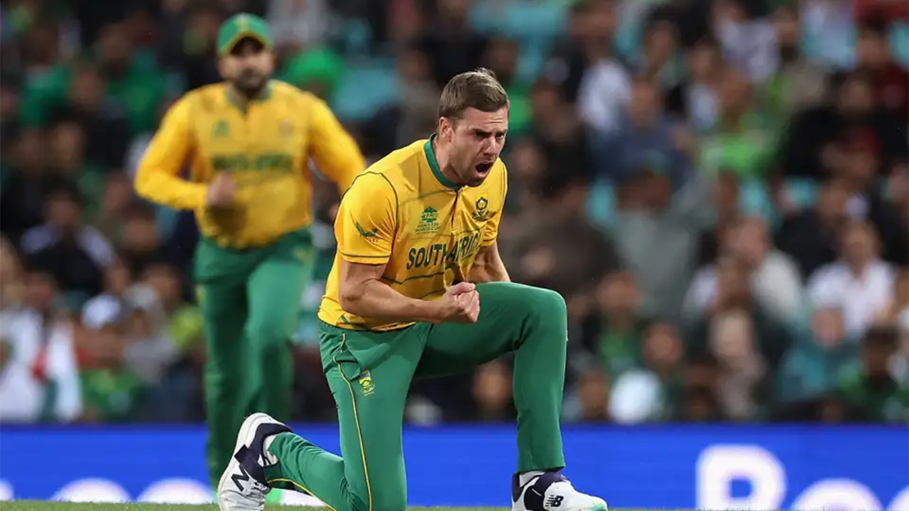 Anrich Nortje rocked Pakistan with two quick wickets
