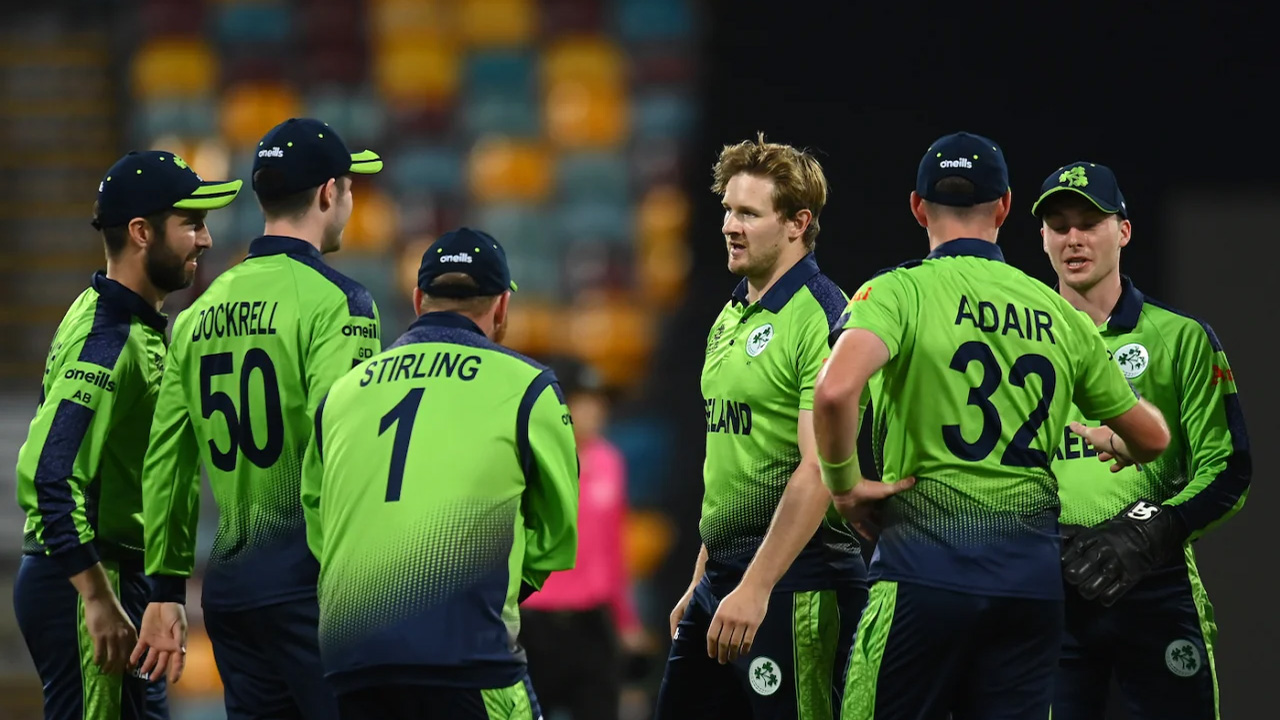 Barry McCarthy got rid of the out of form David Warner in the third over