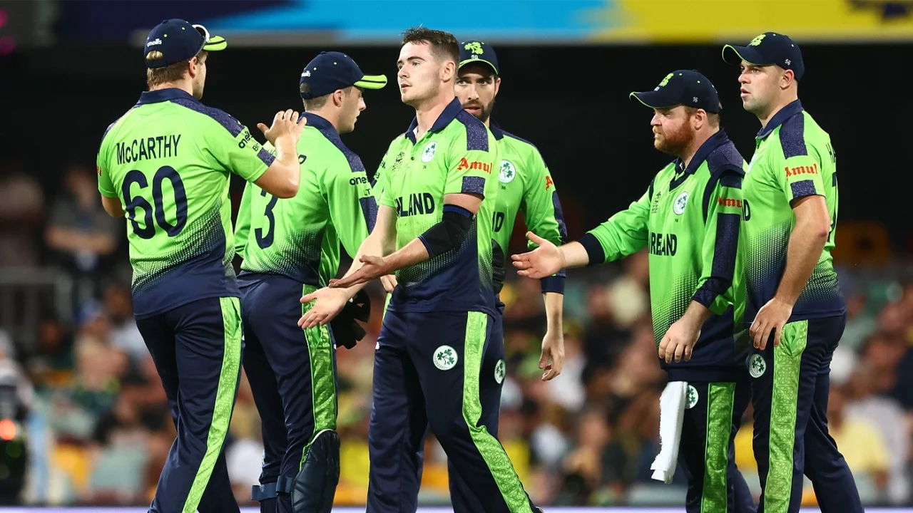 Josh Little celebrates with team mates the wicket of Glen Maxwell