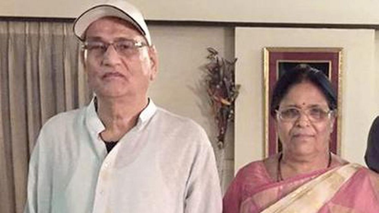 Ms Dhoni With His Father 1 Ms Dhoni With His Father 1