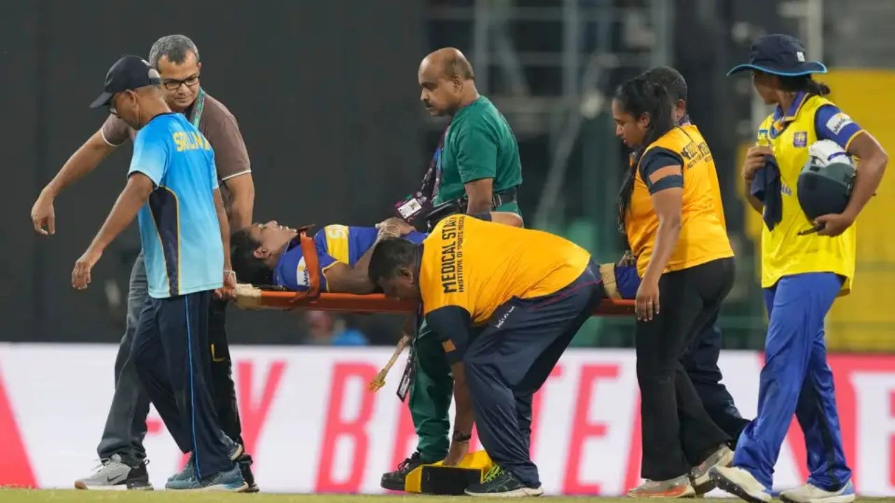 Chamari Athapaththu Was Stretchered Off Early In The Innings 1