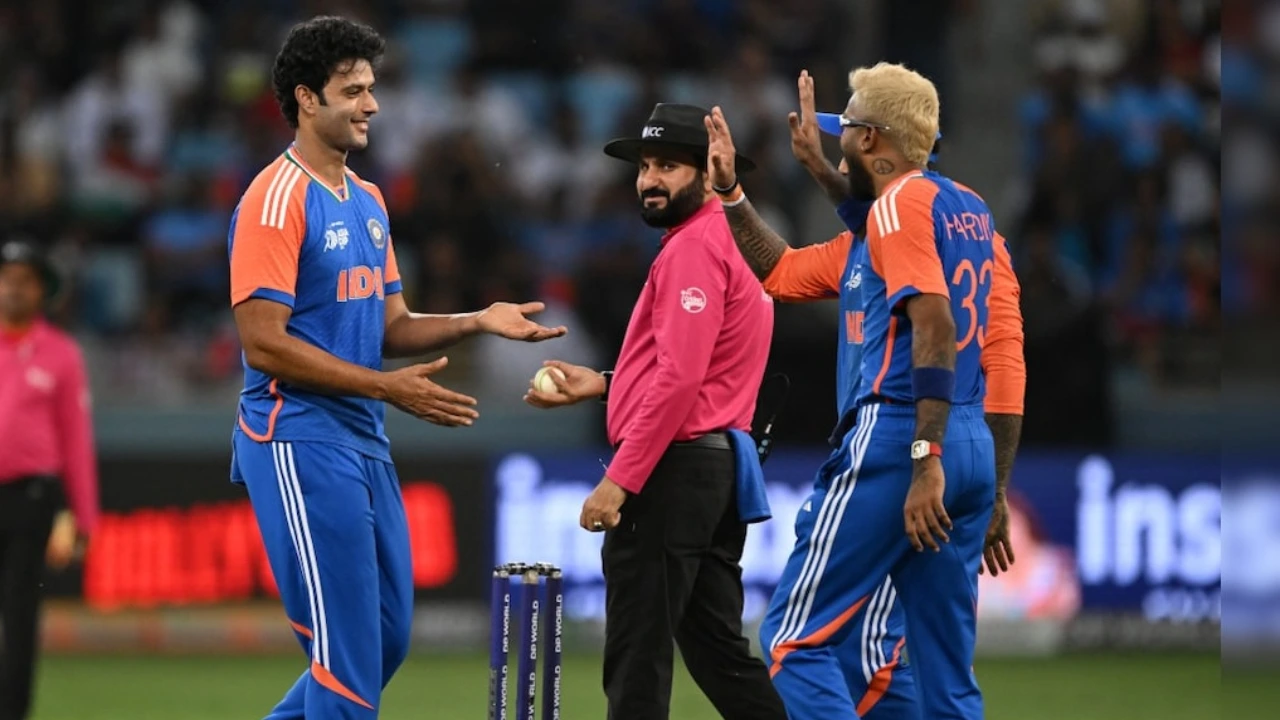Asia Cup 2025: Watch: CSK star steals Impact Player award from Kuldeep Yadav, gets roasted by teammates