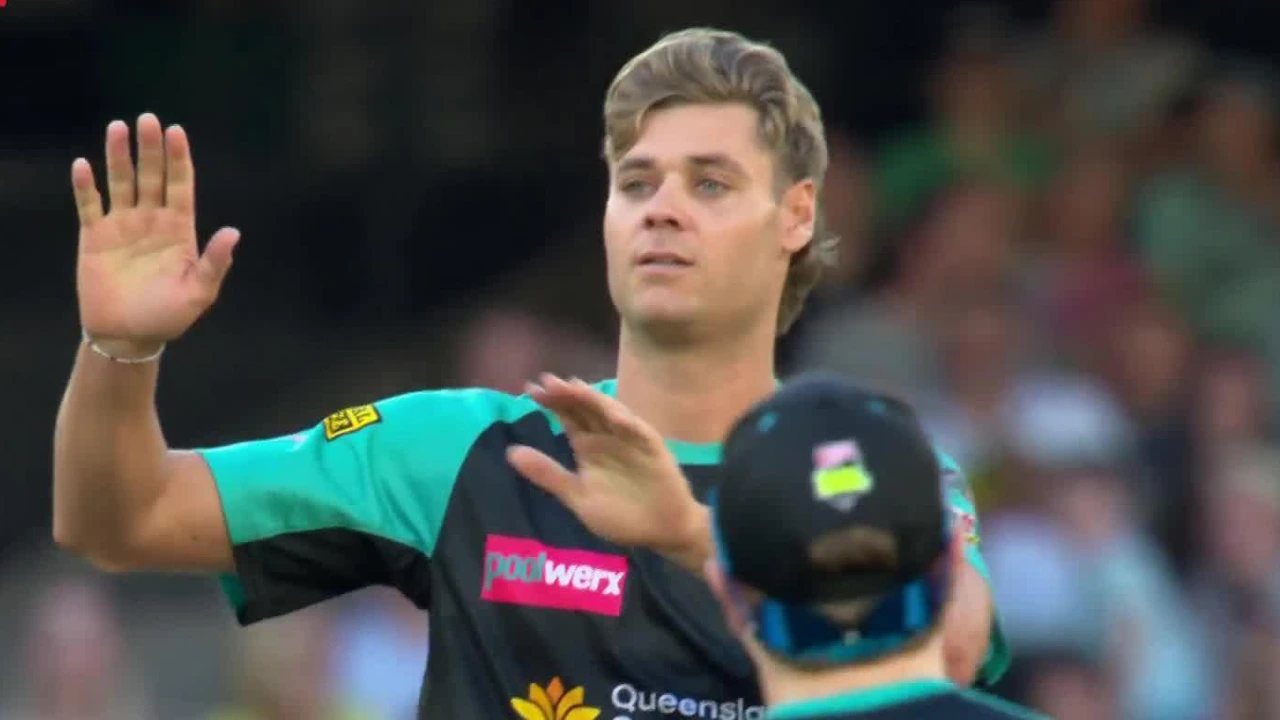 Watch: Spencer Johnsons unplayable yorker stuns Tim Seifert for golden duck in BBL 2024-25 clash