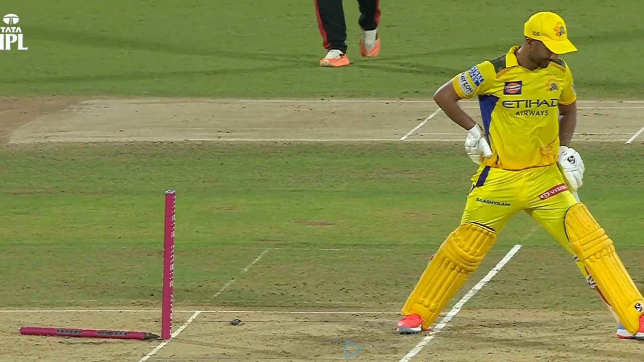 Rahul Tripathi Clean Bowled By Sunil Narine