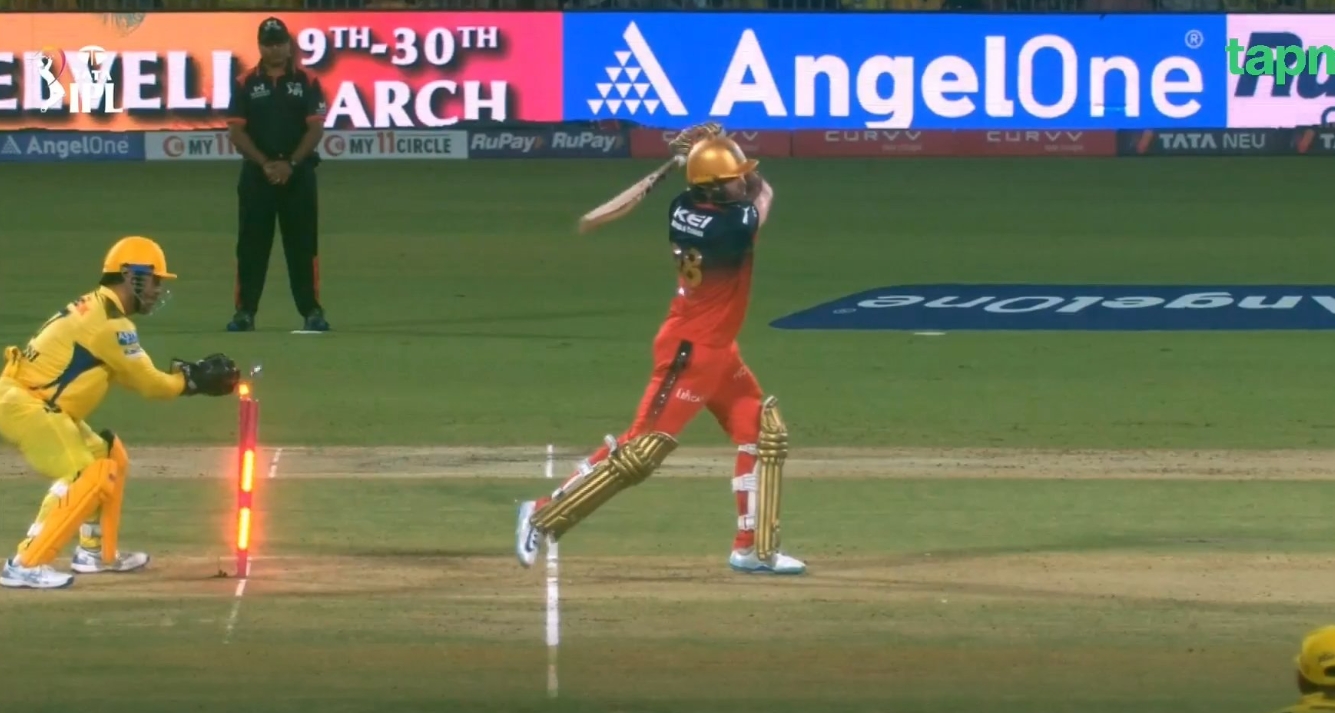 Watch: MS Dhoni pulls off an outrageous stumping to dismiss Phil Salt, leaves Virat Kohli shellshocked