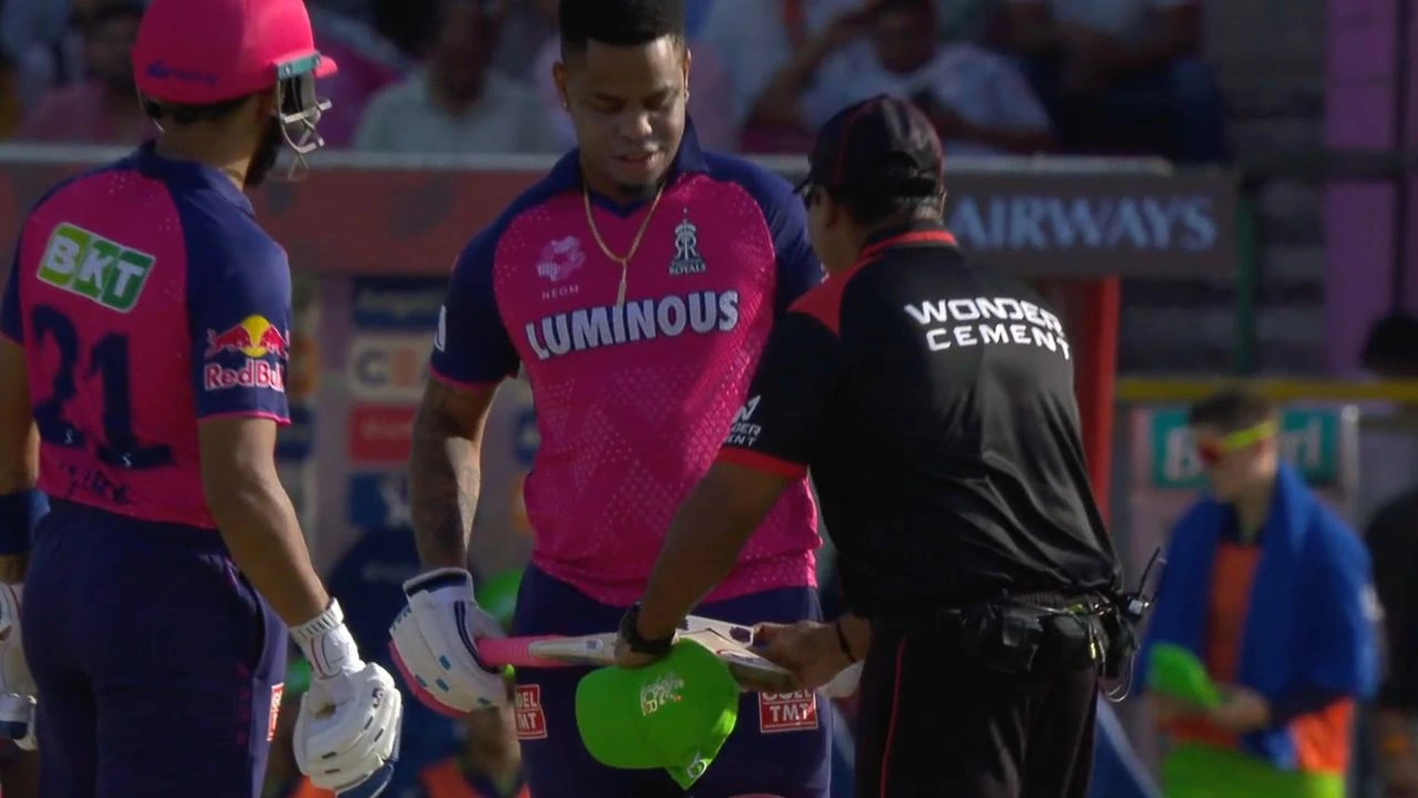 Shimron Hetmyer Bat Checked By Umpire