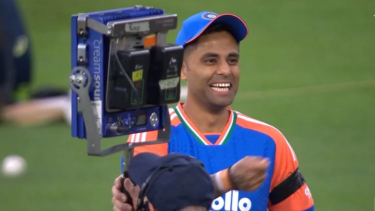 Suryakumar Yadav&rsquo;s hilarious &lsquo;Pooja karni padegi&rsquo; gesture breaks internet after India&rsquo;s toss curse continues at MCG