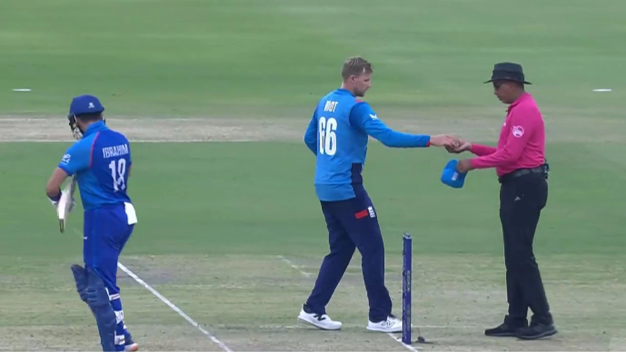 Umpire Makes Blunder Calls Over After 5 Balls Calls Joe Root Back Again
