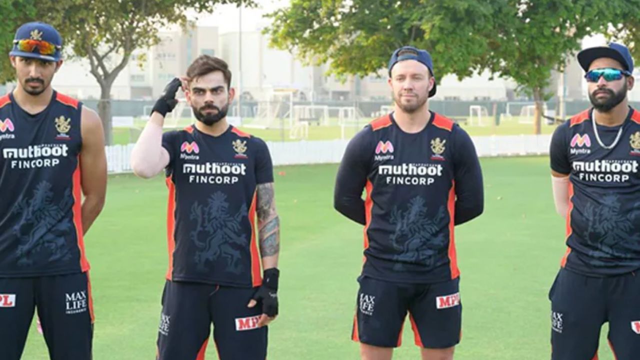 Virat Kohli AB De Villiers Mohammed Siraj RCB