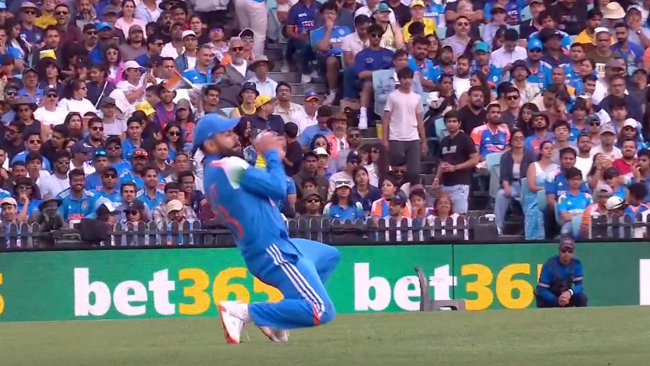 Virat Kohli Catches Matthew Short