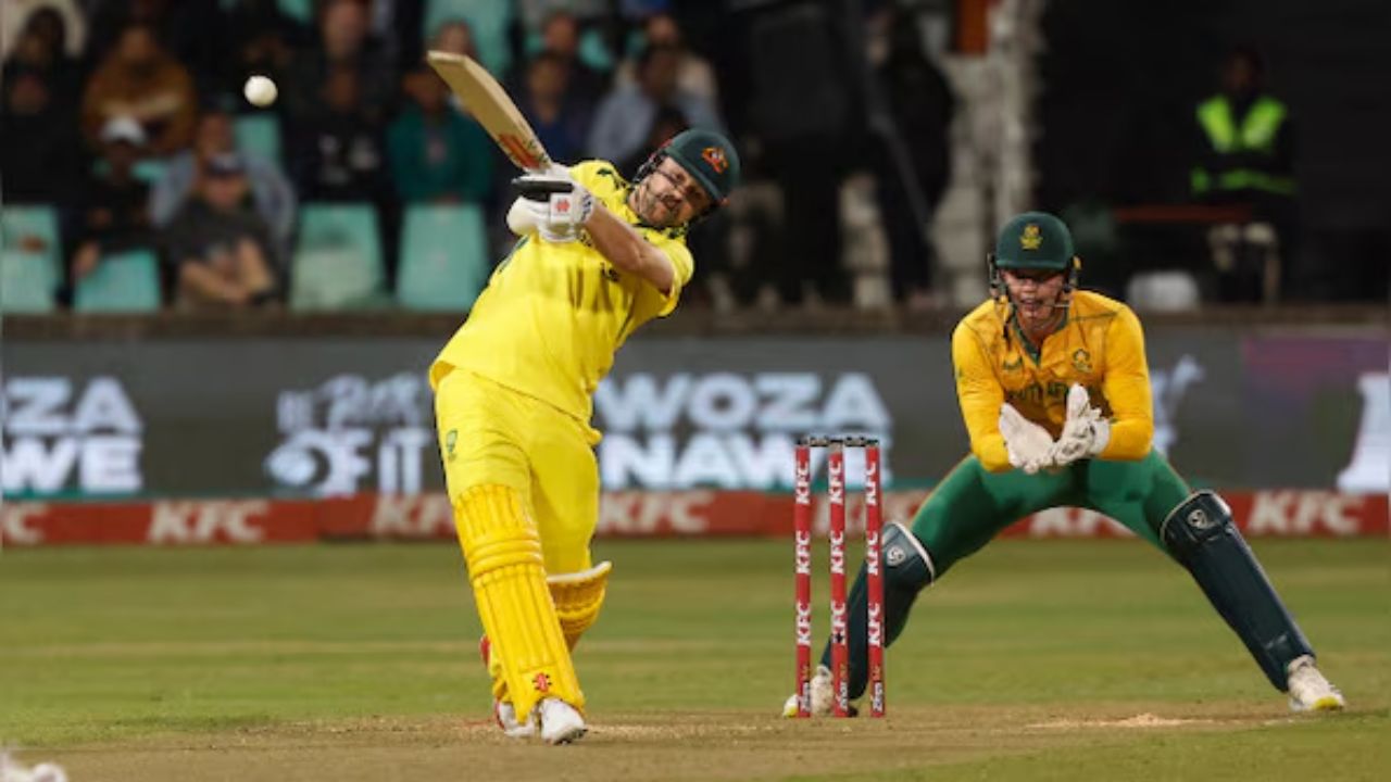 Watch- Travis Head cracks open the Stadium roof with Gigantic Six in trailblazing 142-run knock