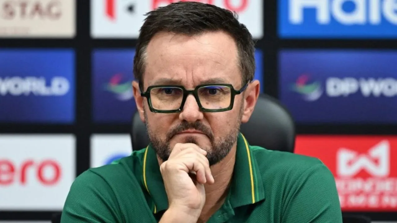 Mike Hesson accused of taking “free ke paise” after Pakistan’s tactical blunders in T20 World Cup 2026