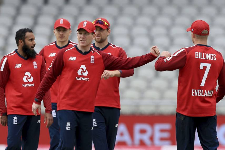 Captain Eoin Morgan with England team