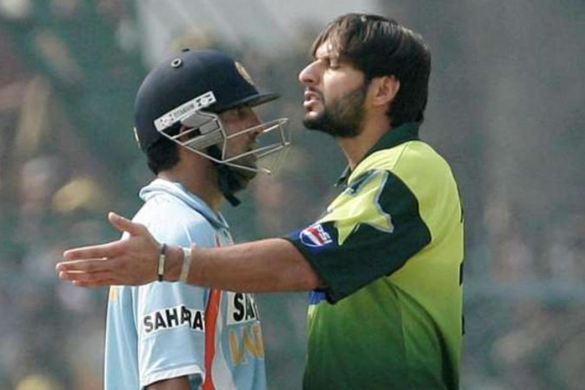 5 Instances When Indian Players Hilariously Trolled Pakistan Cricketers 1 Gautam Gambhir and Shahid Afridi (AP)