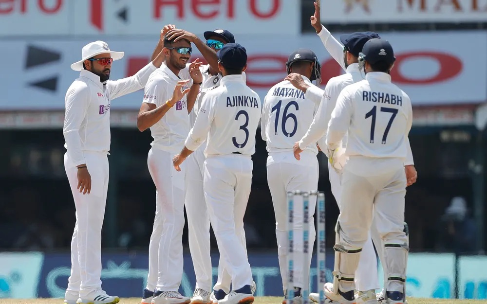 LKuldeep Yadav, India, Akshar Patel