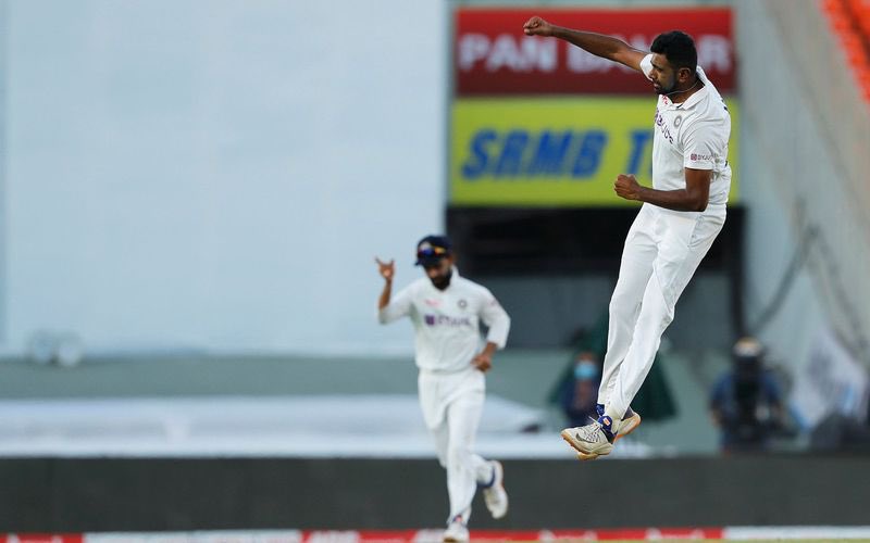 Ravichandran Ashwin, Virat Kohli
