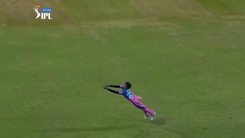 Chetan Sakariya flies to catch Nicholas Pooran (Photo-Twitter)