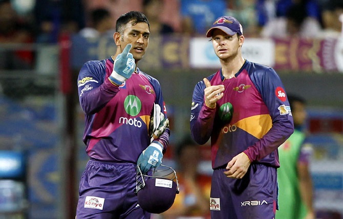 MS Dhoni and Steve Smith