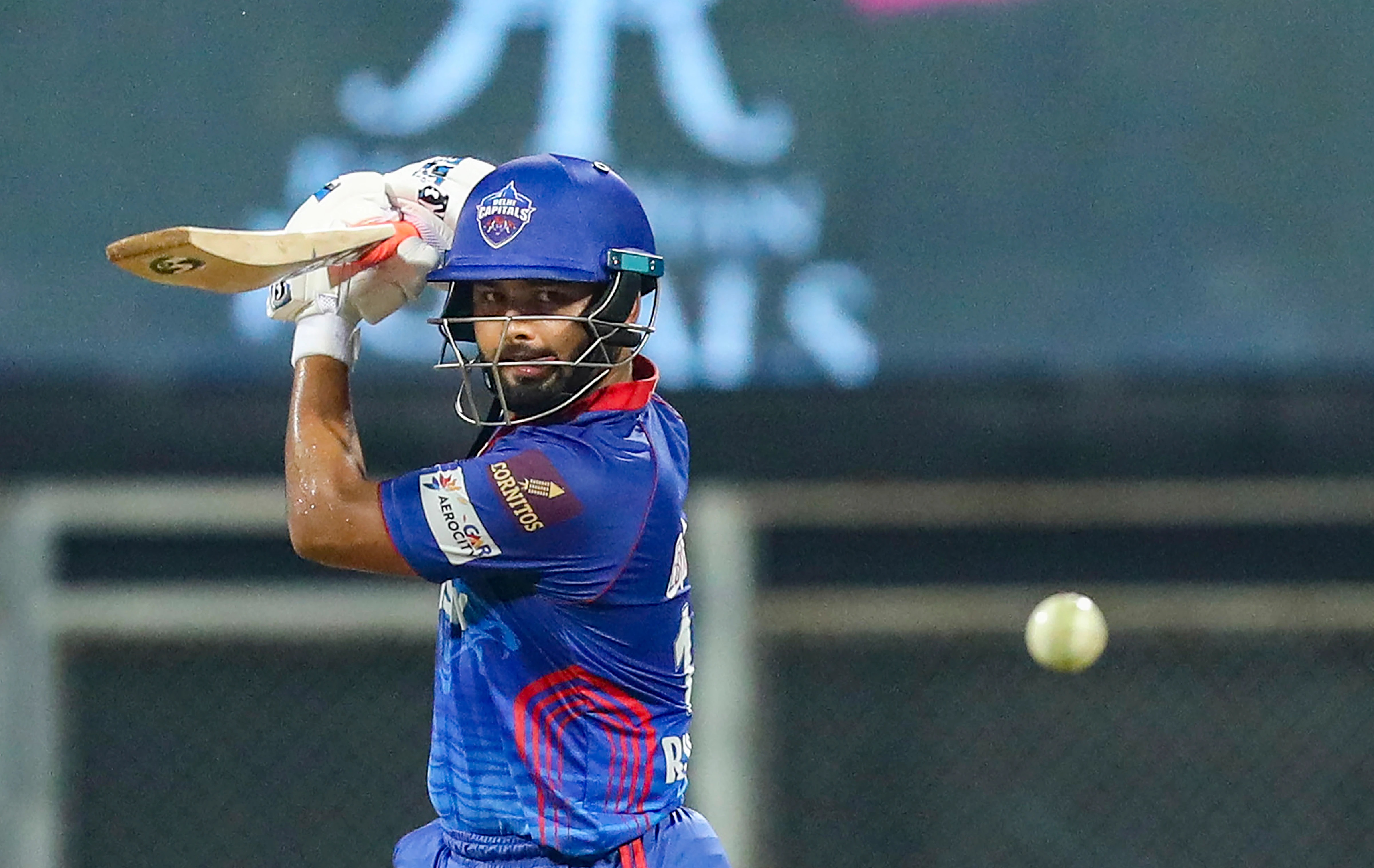 IPL 2021: देखें - ऋषभ पंत का शार्दुल ठाकुर का एक-हाथ का छक्का 2 Rishabh Pant, IPL 2021