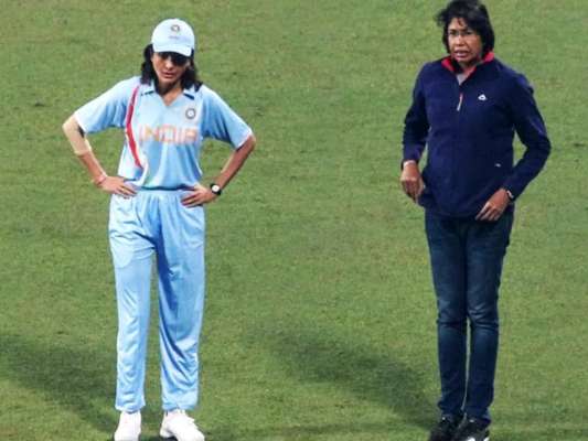 Anushka Sharma and Jhulan Goswami (Photo-Twitter)