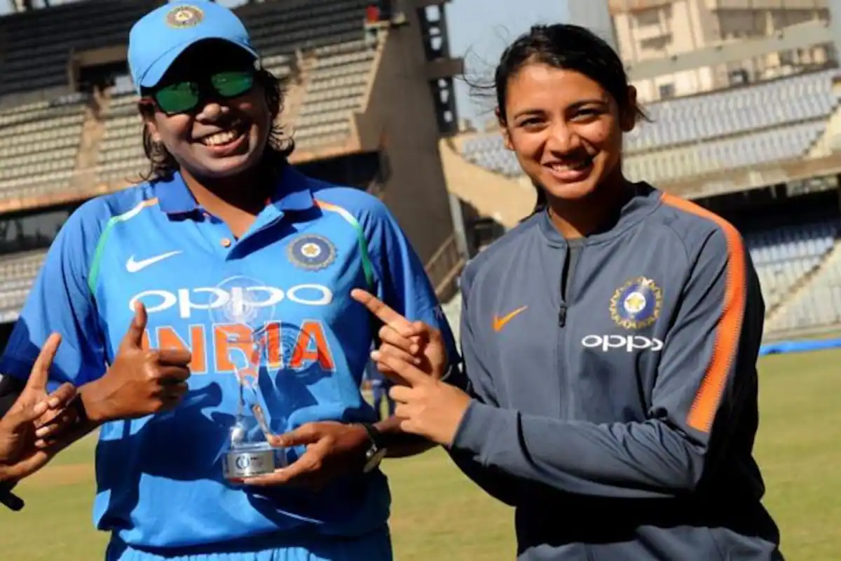 Smriti Mandhana and Jhulan Goswami