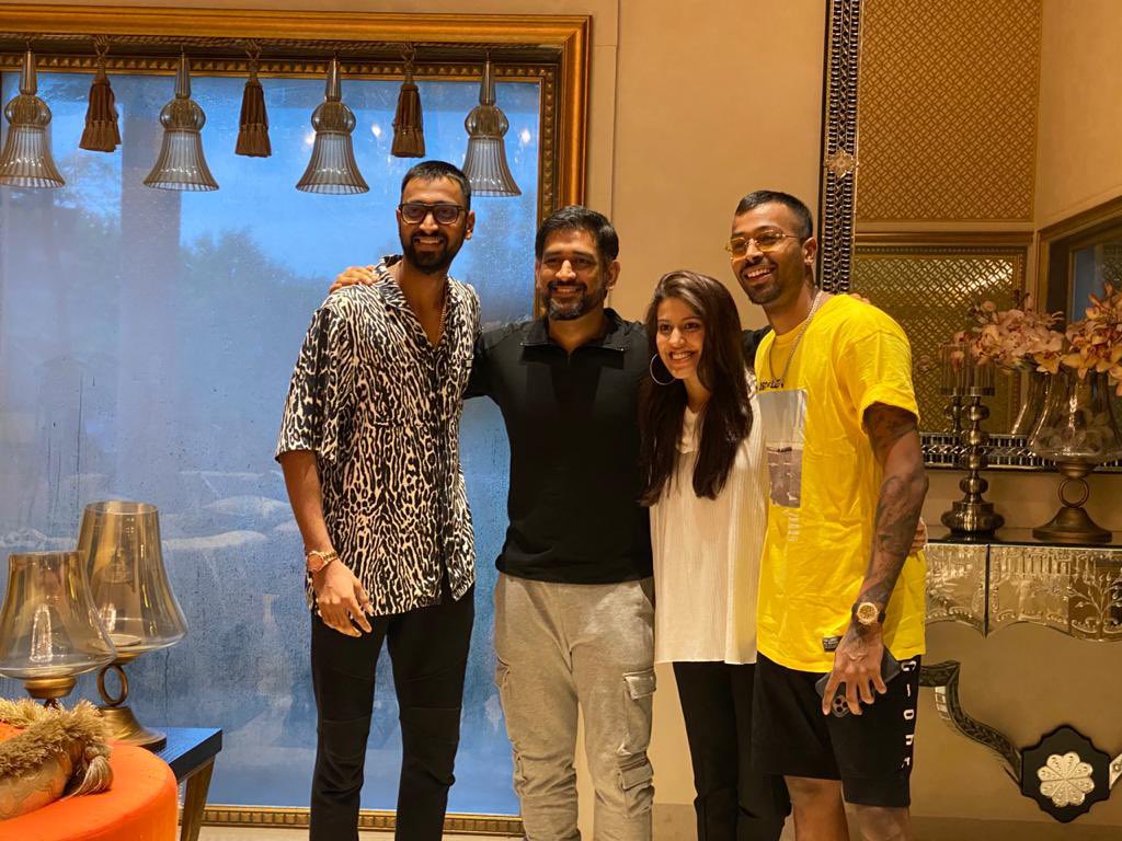 Hardik and Krunal Pandya with MS and Sakshi Dhoni.Photo- Instagram