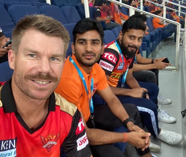 David WArner with Virat Singh and other SRH players. Photo- David Warner Instagram