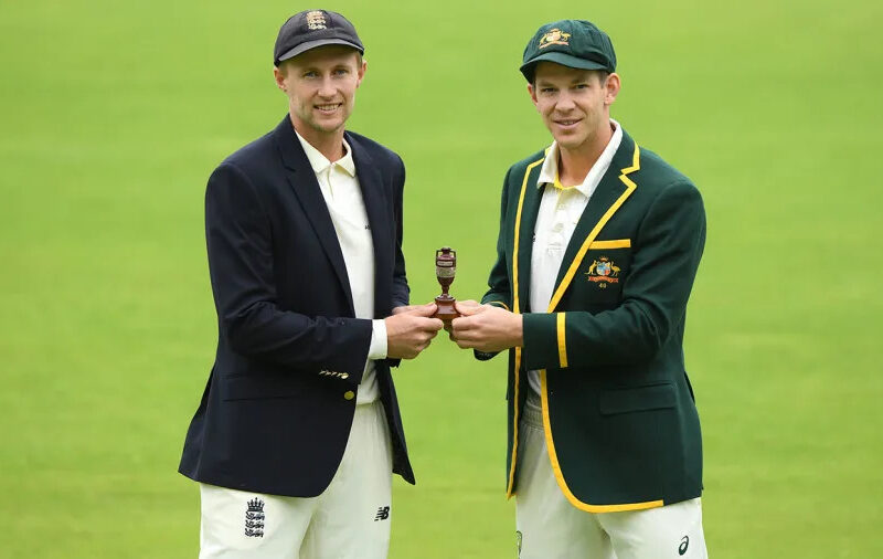 England's Joe Root and Australia's Tim Paine with the Ashes urn. Photo- Getty