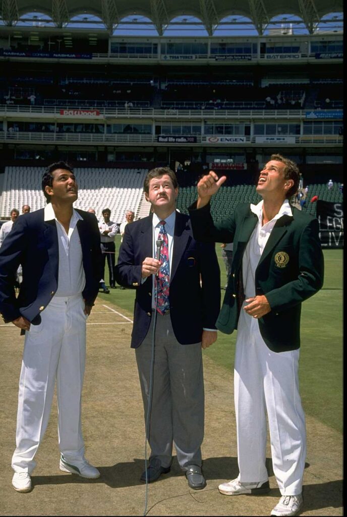 CSA To Celebrate 30 Years Of Cricketing Ties Between India And South Africa During Second Test In Johannesburg 40 26-30 Nov 1992: Kepler Wessels (right) of South Africa and Mohammed Azharuddin of India toss up before the start of the Second Test match at The Wanderers in Johannesburg, South Africa. The match ended in a draw. Mandatory Credit: Mike Hewitt/Allsport