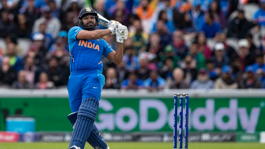 Rohit Sharma melakukan pukulan tarik.  Foto-Getty