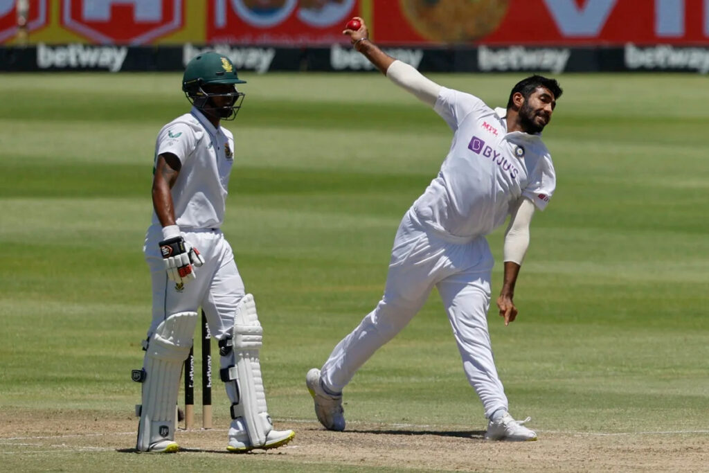 Jasprit Bumrah prepares to let it fly, South Africa vs India, 3rd Test, Cape Town, 2nd day, January 12, 2022 © AFP/Getty Images