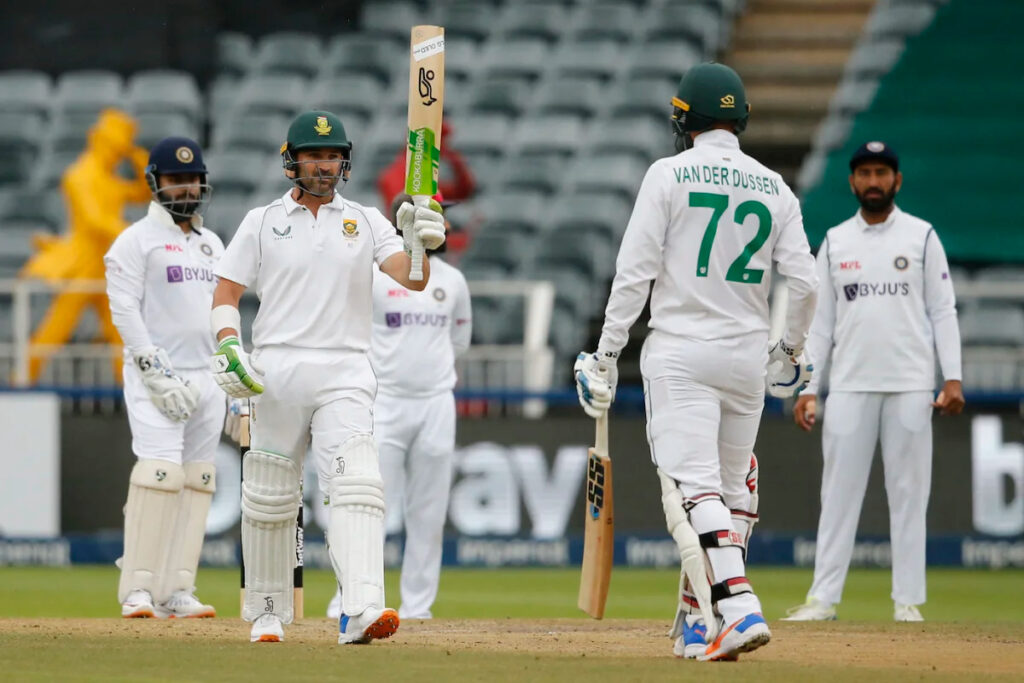 Dean Elgar raises his bat after completing his half-century, South Africa vs India, 2nd Test, Johannesburg, 4th day, January 6, 2022 © AFP/Getty Images