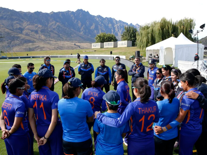 India Women's team in a huddle. Photo- Getty