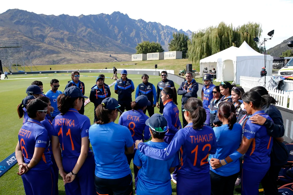 India Women's team in a huddle. Photo- Getty