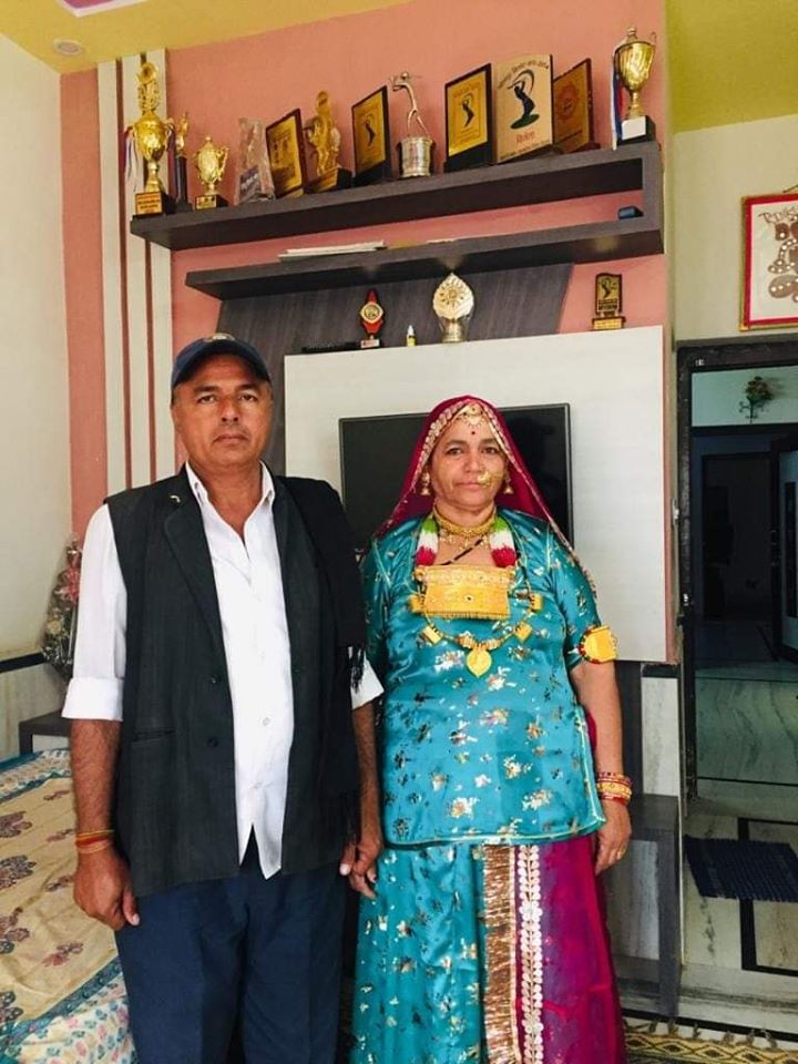 Ravi Bishnoi's father and mother. Photo Instagram
