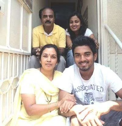 KL Rahul with his family. Photo- Twitter