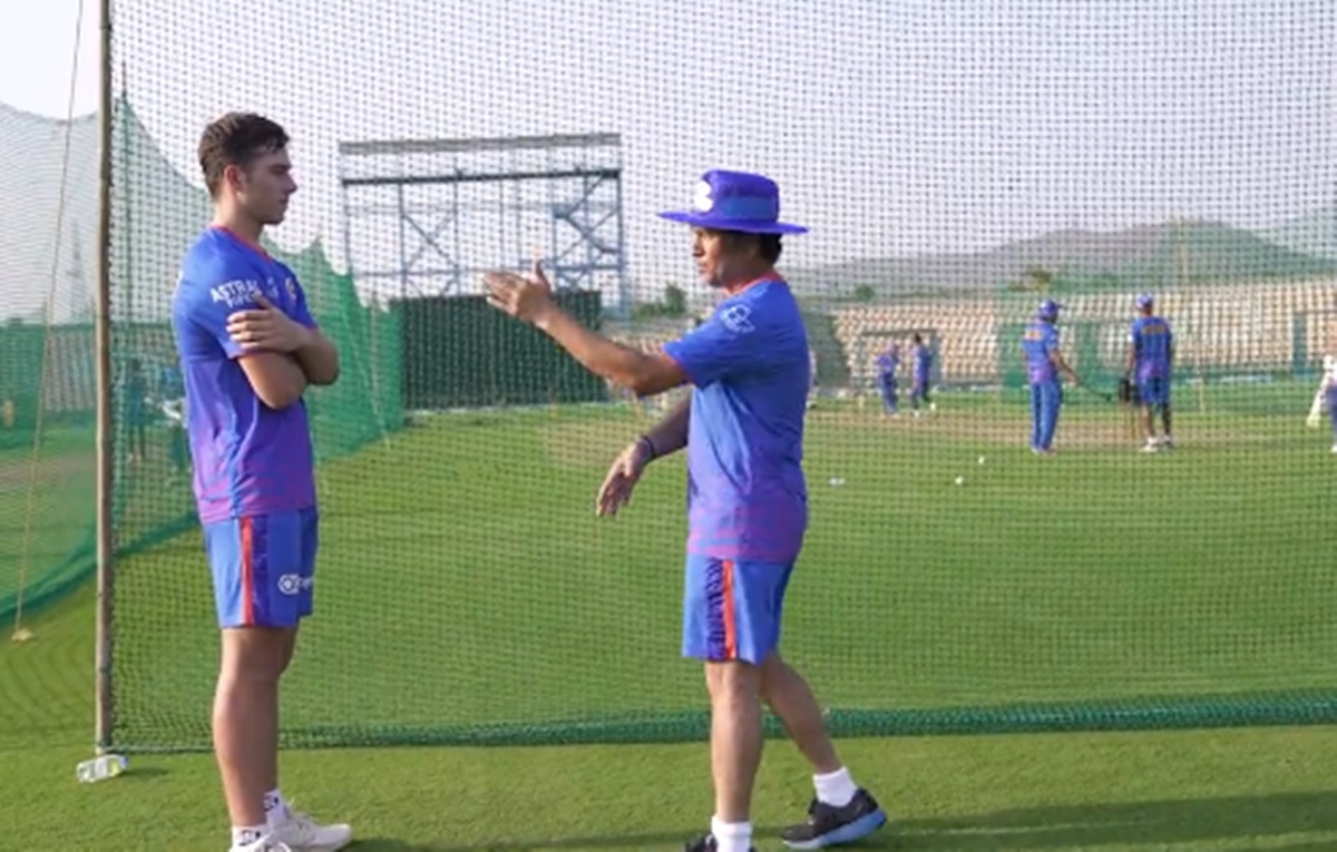 Dewald Brevis in the nets with Sachin Tendulkar (Image Credits: Twitter)