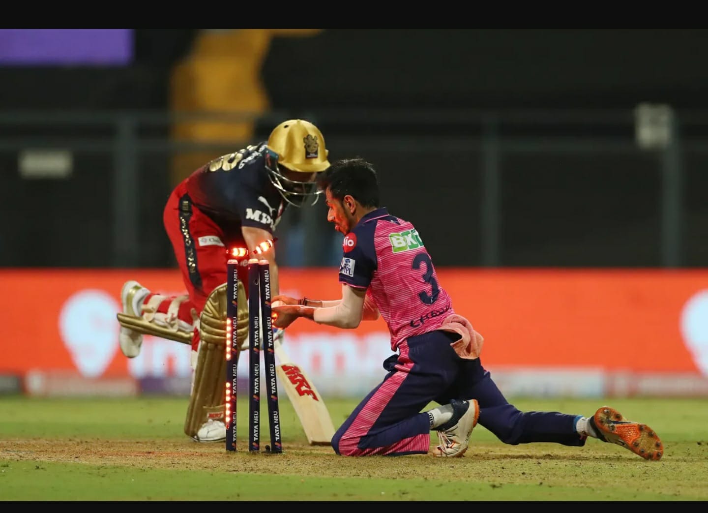 Yuzvendra Chahal runs out Virat Kohli