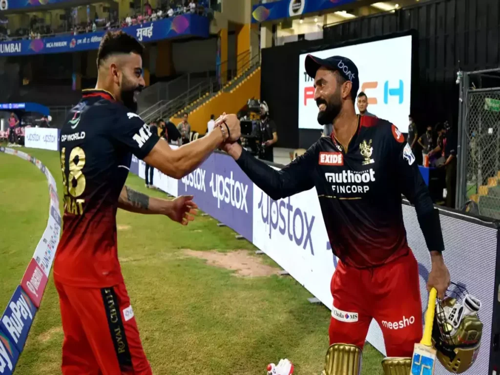 RCB vs SRH: He Is One Step Ahead Of The Bowlers - Ravi Shastri On Dinesh Karthik 3 RCB vs SRH: He Is One Step Ahead Of The Bowlers - Ravi Shastri On Dinesh Karthik