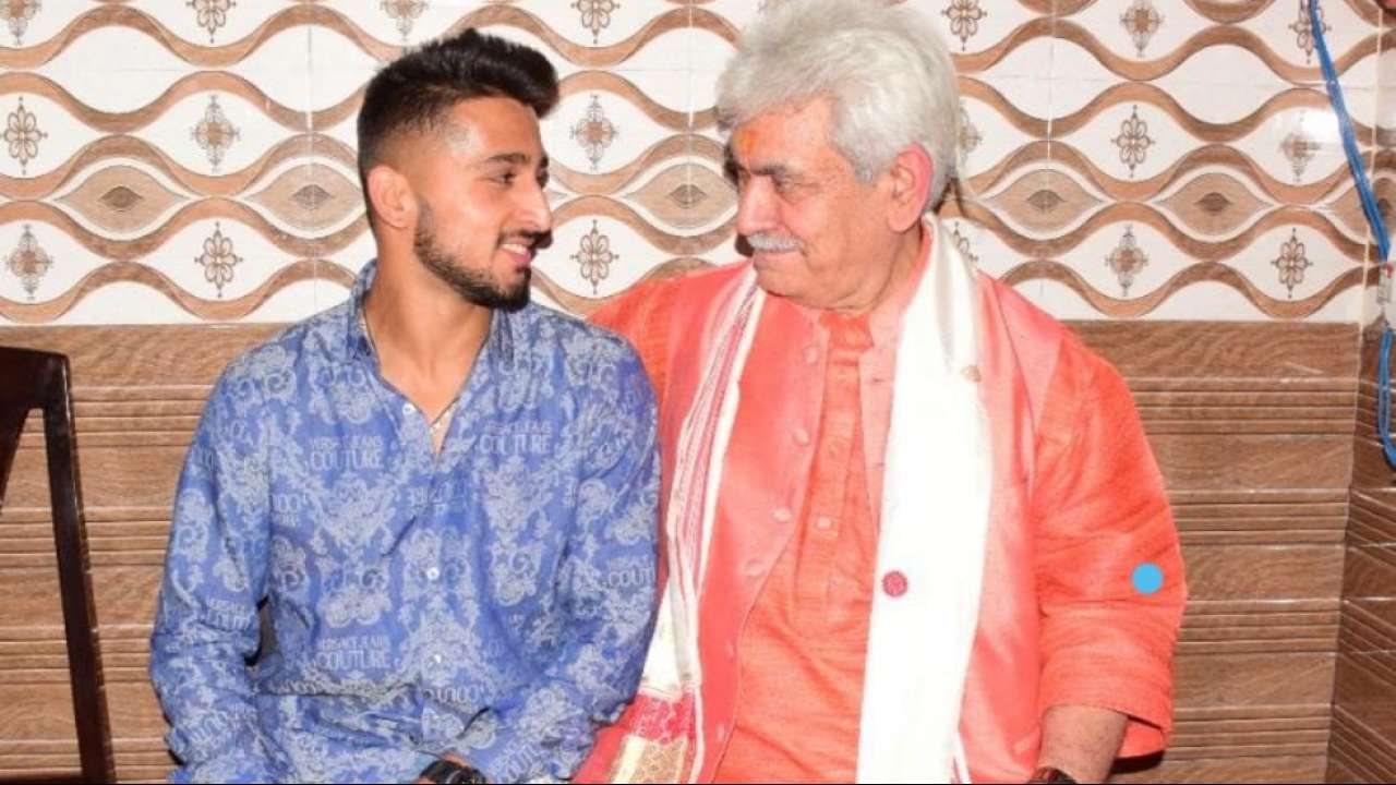 Umran Malik With Lt Gov Manoj Sinha ( Image Credits: Twitter)
