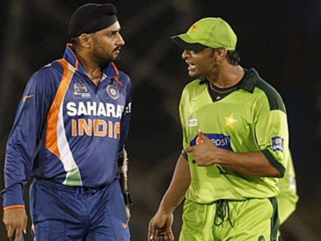 Harbhajan Singh - Shoaib Akhtar