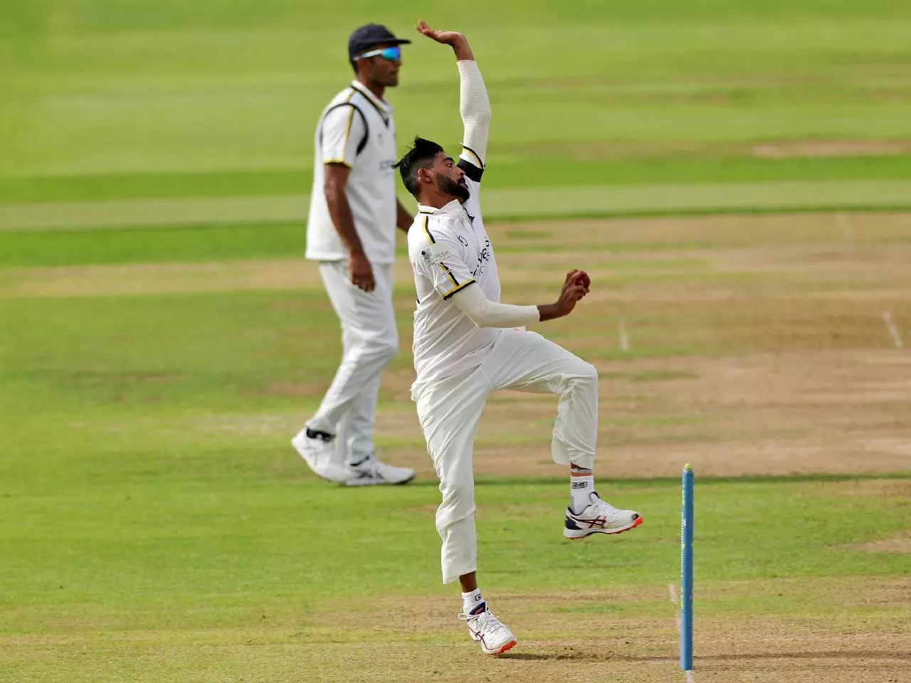Jayant Yadav and Mohammed Siraj (Image Credits: Twitter)
