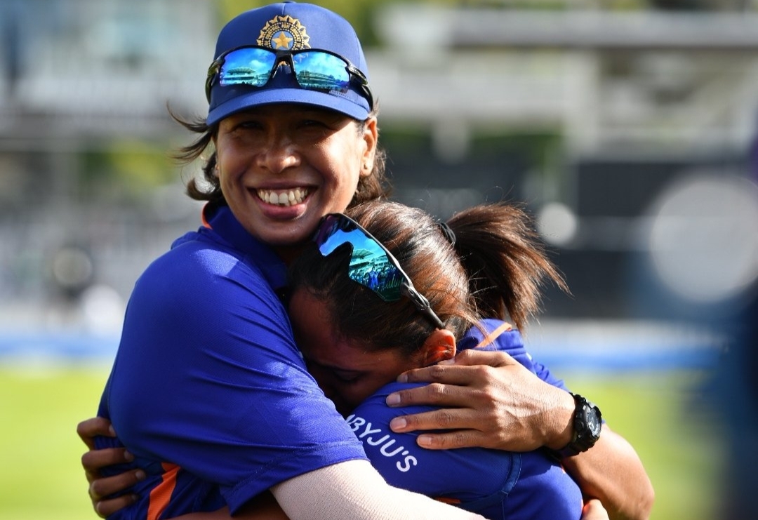 Jhulan Goswami, Harmanpreet Kaur